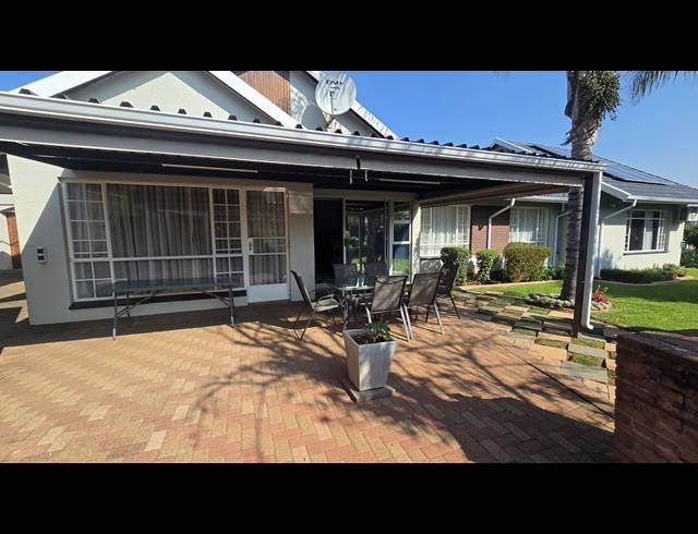 3 BEDROOM FREEHOLD FOR SALE IN BRACKENDOWNS